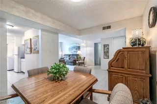 Photo #5: 2608206 Listing 