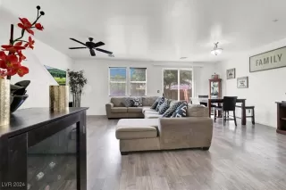 Photo #3: 2608241 Listing 