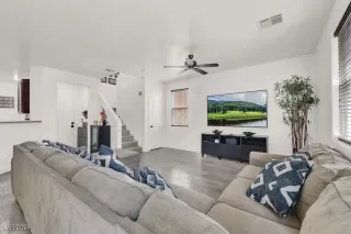 Photo #5: 2608241 Listing 