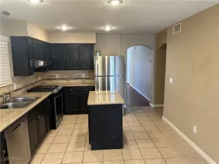 Photo #3: 2608251 Listing