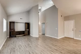 Photo #2: 2608301 Listing 
