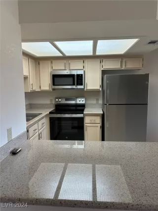 Photo #6: 2608327 Listing 