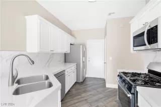 Photo #5: 2608331 Listing 