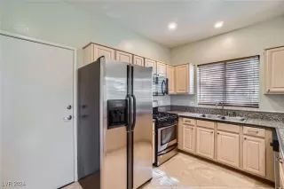 Photo #3: 2608348 Listing