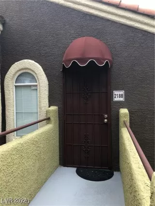 Photo #2: 2608357 Listing