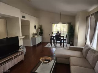 Photo #3: 2608357 Listing