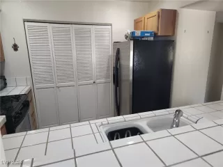 Photo #6: 2608357 Listing