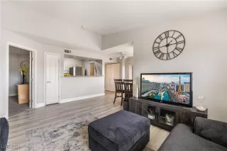 Photo #2: 2608361 Listing