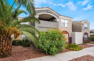 Photo #5: 2608361 Listing