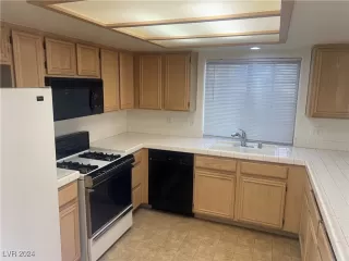Photo #2: 2608370 Listing 