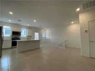 Photo #3: 2608371 Listing 