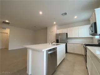 Photo #4: 2608371 Listing 