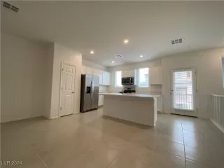 Photo #5: 2608371 Listing 