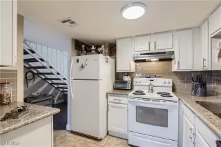 Photo #6: 2608442 Listing