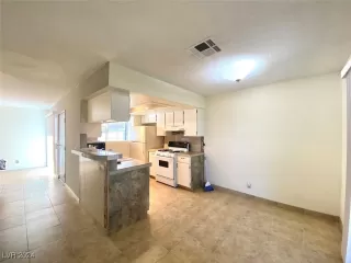 Photo #5: 2608448 Listing 