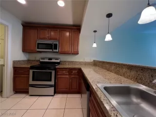 Photo #5: 2608469 Listing 