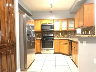 Photo #6: 2608473 Listing