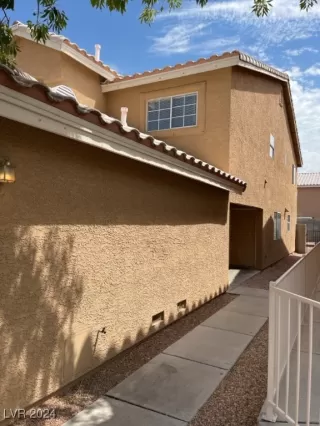 Photo #2: 2608659 Listing