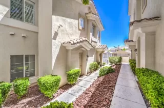 Photo #3: 2608681 Listing