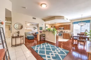 Photo #6: 2608681 Listing