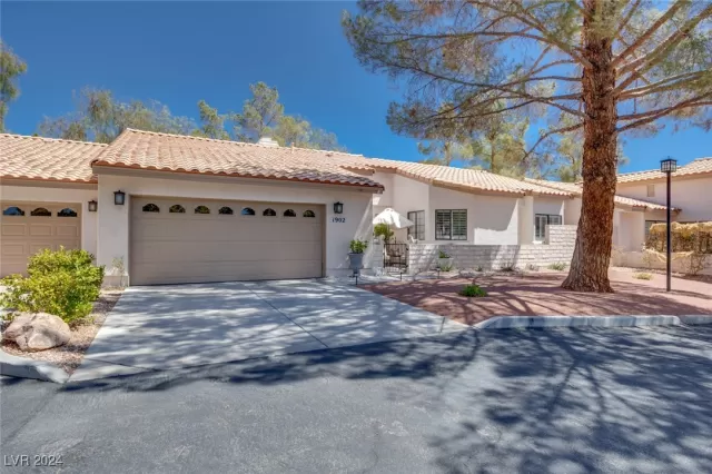 MLS: 2608692 Condo For Sale