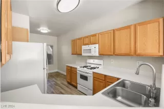 Photo #2: 2608744 Listing 