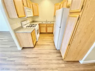 Photo #3: 2608745 Listing 