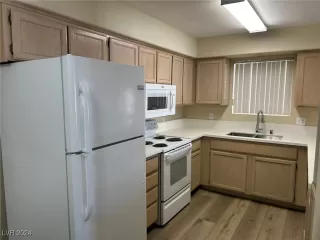 Photo #6: 2608759 Listing