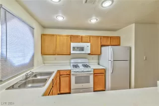 Photo #6: 2608793 Listing 