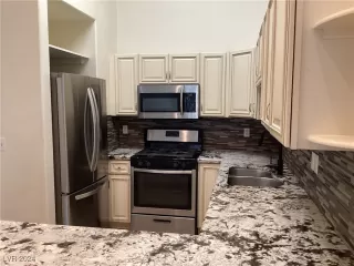 Photo #1: 2608799 Listing 