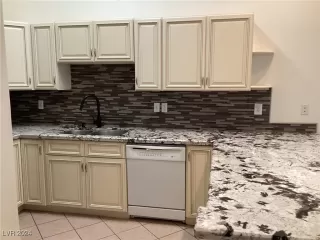 Photo #3: 2608799 Listing 