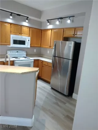 Photo #2: 2608827 Listing 