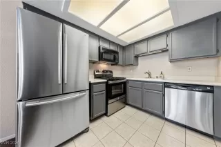 Photo #6: 2608833 Listing 