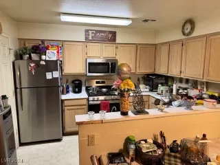 Photo #3: 2608850 Listing