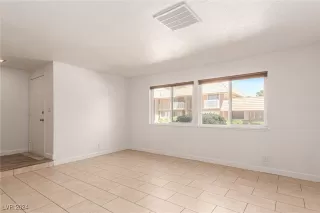 Photo #5: 2608870 Listing