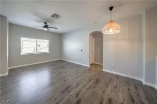 Photo #6: 2608874 Listing 