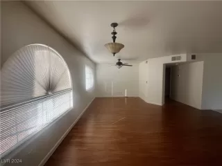 Photo #5: 2608876 Listing 