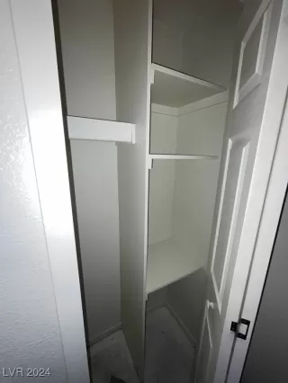 Photo #3: 2608916 Listing 