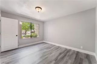 Photo #5: 2608917 Listing