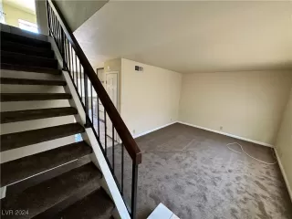 Photo #5: 2608941 Listing 