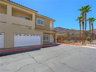 Photo #1: 2608972 Listing