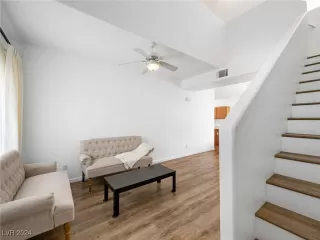 Photo #5: 2608972 Listing