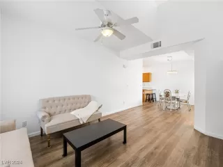 Photo #6: 2608972 Listing