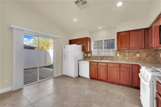 Photo #2: 2608982 Listing 