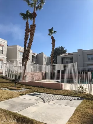 Photo #5: 2609034 Listing 