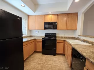 Photo #2: 2609038 Listing 