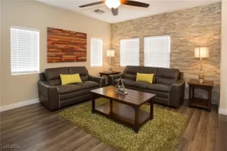 Photo #3: 2609047 Listing 