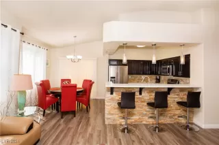 Photo #2: 2609057 Listing 