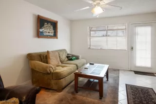 Photo #4: 2609097 Listing