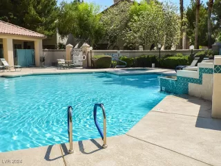 Photo #1: 2609115 Listing 